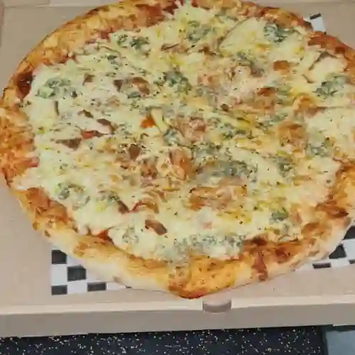 Pizza 4 Quesos Familiar