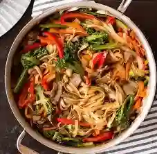 Tallarín Salteado Mixto Familiar