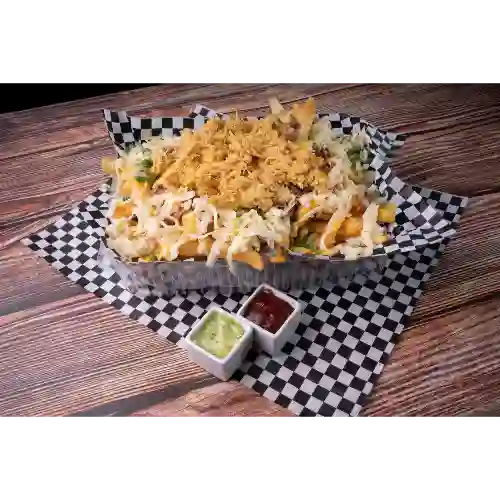 Papas con pollo, cheddar y gauda-chica