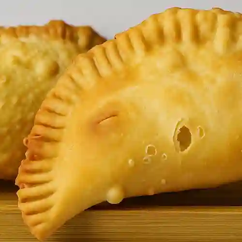 Empanada Chilena de Pollo Queso