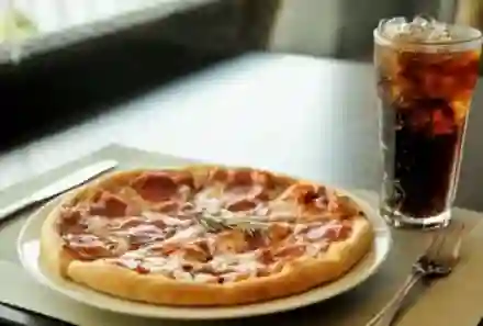 Pizza Individual + Bebida