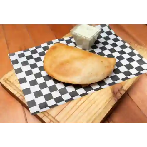 Empanada Gordon Blue Pollo