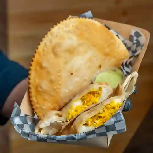 Empanada Chilena Pollo Queso