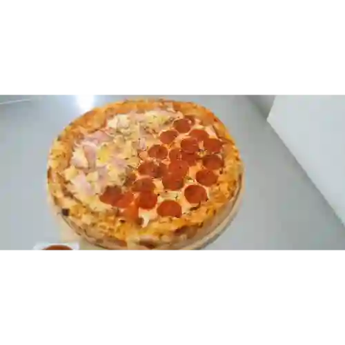 Pizza Miti y Mota Familiar