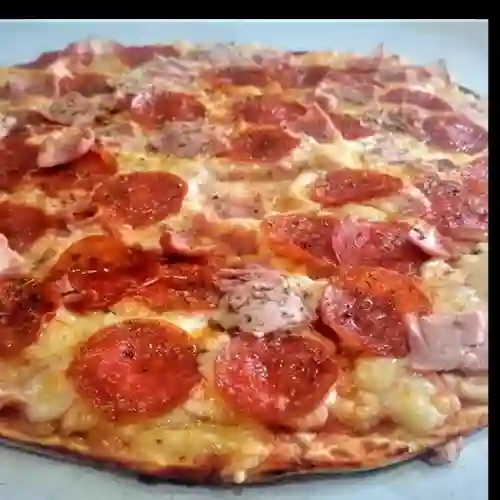 Pizza Carnívora ( Familiar)