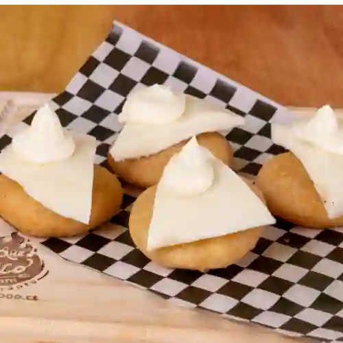 4 Arepitas con Nata y Queso de Mano