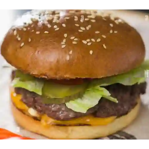 Burger Estilo "Kc" / Papas Fritas