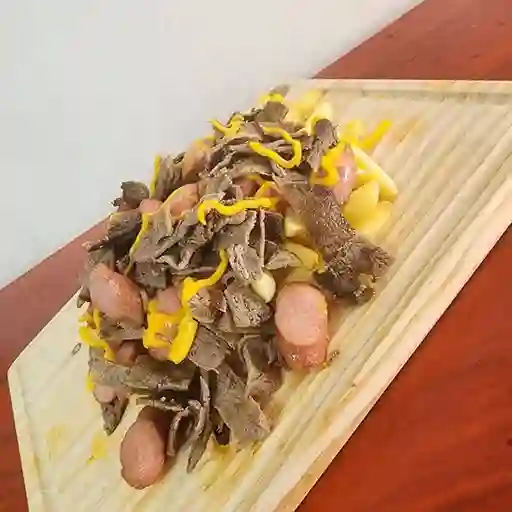 Salchipapa con Carne de Vacuno