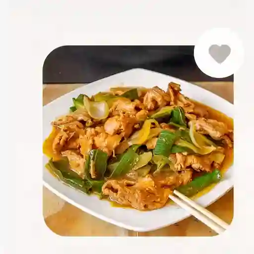 Colación pollo cebollin y arroz chaufan