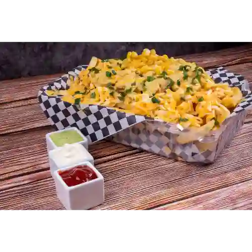 Papas Fritas Bastón con Cremoso Choclo