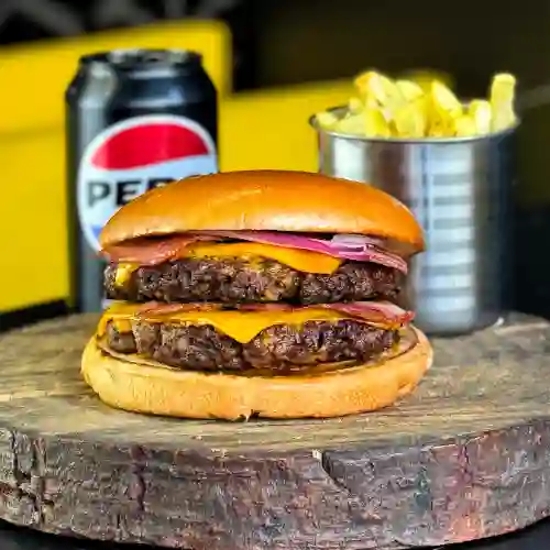 Doble Cheez Burger + Papas + Bebida