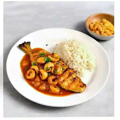 Pescado En Salsa De Mariscos