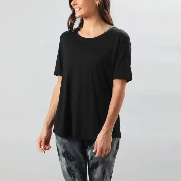 Polera Con Mangas Color Negro Talla M Flores