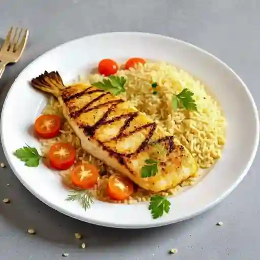 Pescá con Arroz y Ensalada