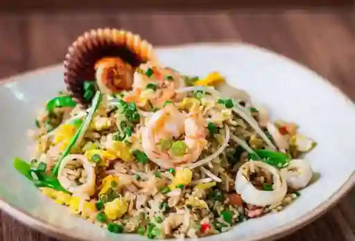 Arroz chaufa con mariscos