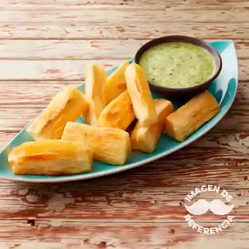 Yucas Fritas con Salsa Huancaína
