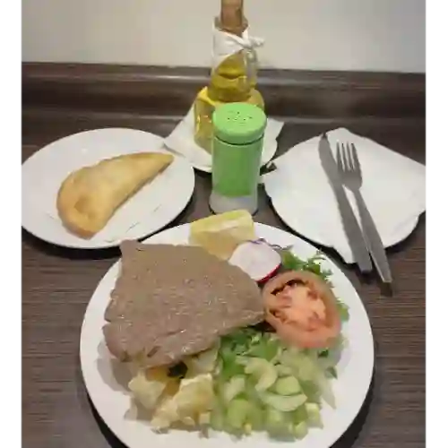 Empanada de Queso + Bife con Agregado