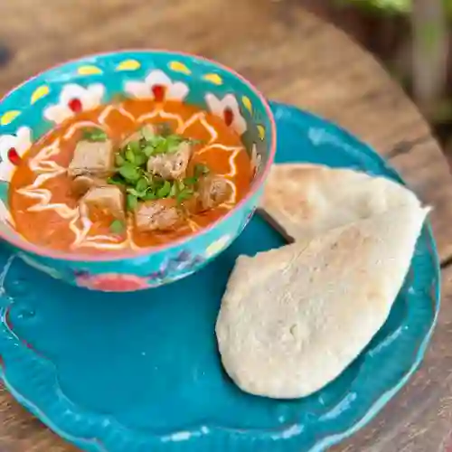 Crema de Tomate Thai + Pan Naan Vegano