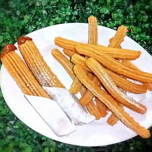 2 Churros Rellenos y 12 Churros Tradicionales