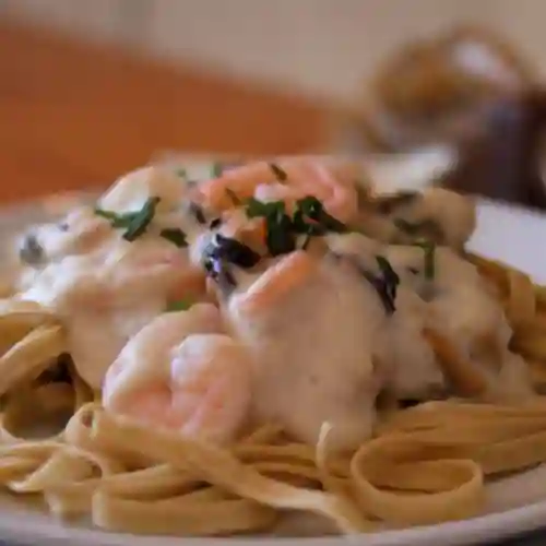 Pasta a Elección con Salsa Mar y Tierra