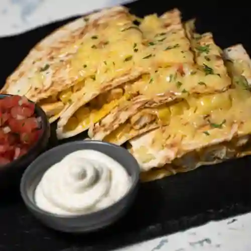 Quesadilla de Tinga de Pollo