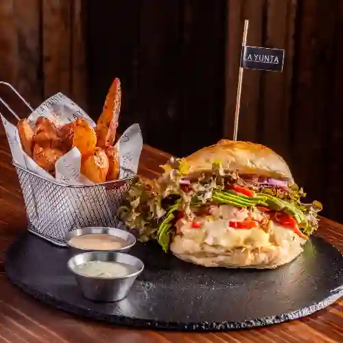 Hamburguesa de Res Chilena + Papas