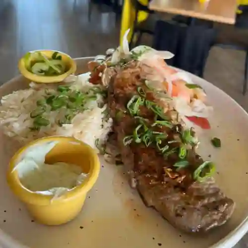 Lomo con Arroz y Ensaladas