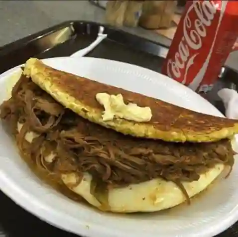 Cachapa con Carne Mechada