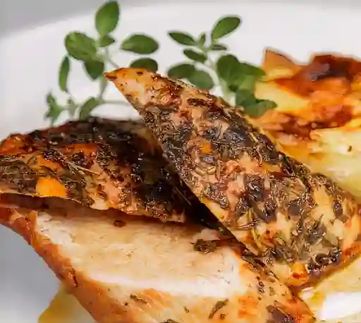 Albacora con salsa de camarones