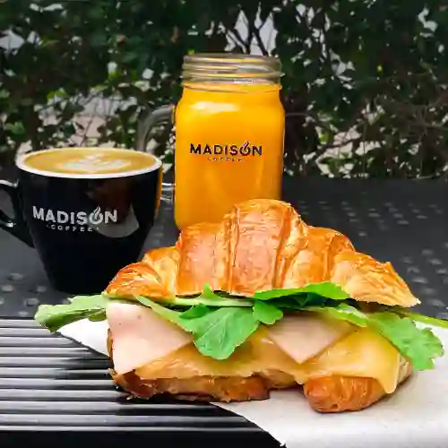 Croissant Queso, Tomate y Rúcula