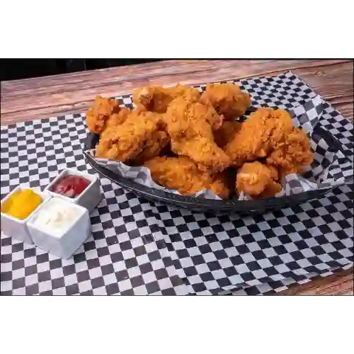 12 Alitas de Pollo con Papas Fritas