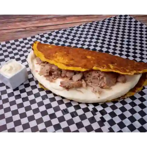 Cachapa queso de mano y pernil