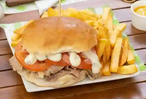 Lomo Tomate Mayo + Papas Fritas