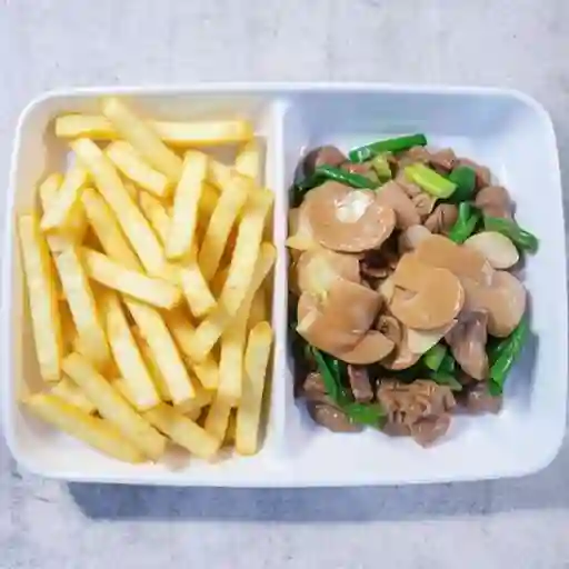 Carne con champiñon con papa frita