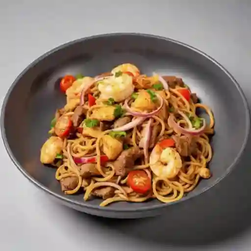 Tallarin Saltado Tres Sabores Criollo