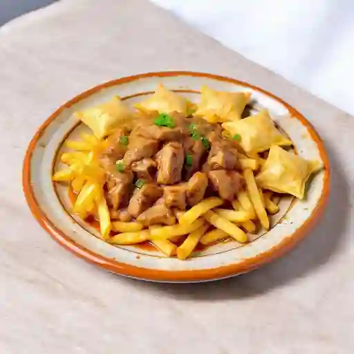 Colacion Papas Fritas Con Cerdo Mongoliano+5 Unidades De Wantan Fritos + Bebida 350mi, Sabor Coca Cola O Fanta.