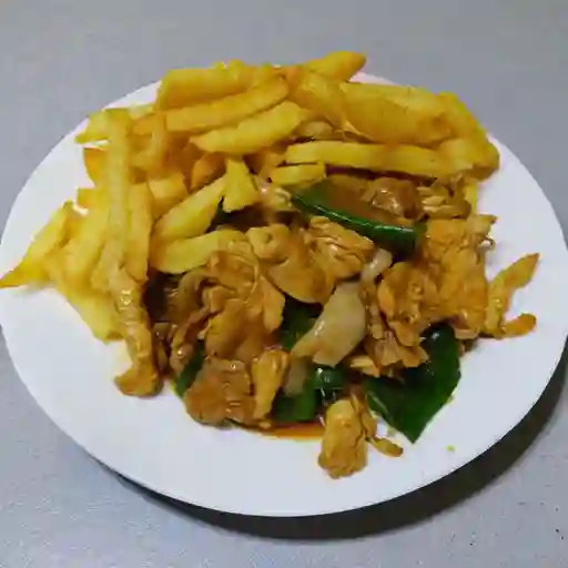 Combo pollo y carne con papa frita