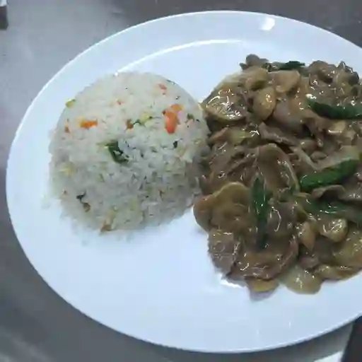 Carne Champinones con Arroz