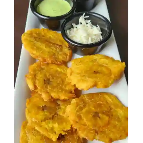 Tostones verdes con queso