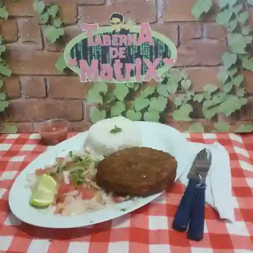 Hamburguesa de Seitán con Arroz y Ensalada