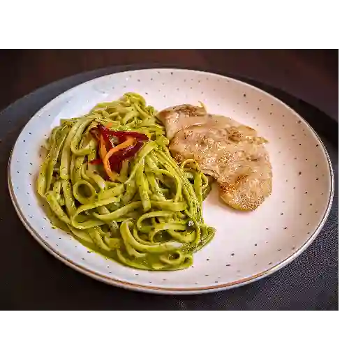 Tallarines Al Pesto con Pechuga