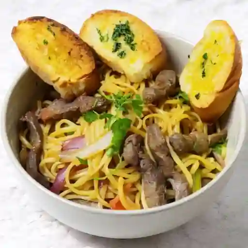 Tallarines con Lomo Saltado