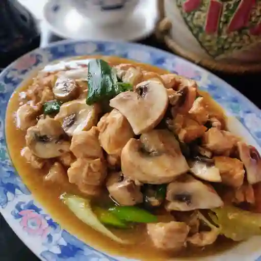 Pollo Champiñon