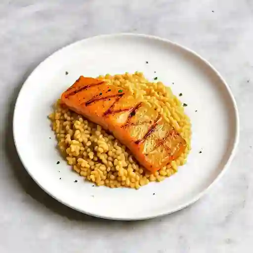 Salmón a la plancha con risotto de mote