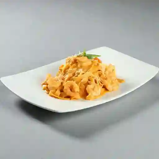 Camarones en salsa chupe con fetuccini