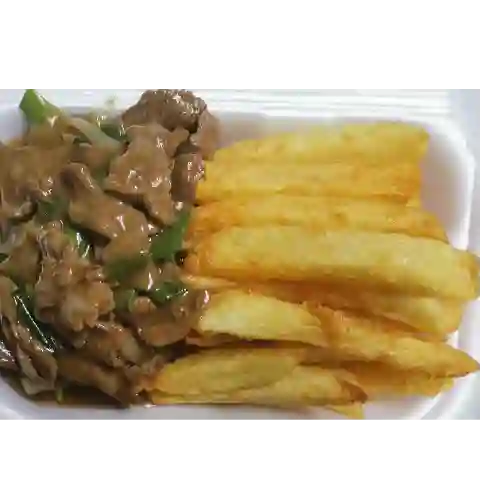 Pollo y carne mongoliana con papas frita