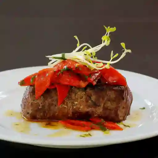 Lomo liso de res al ajo campesino