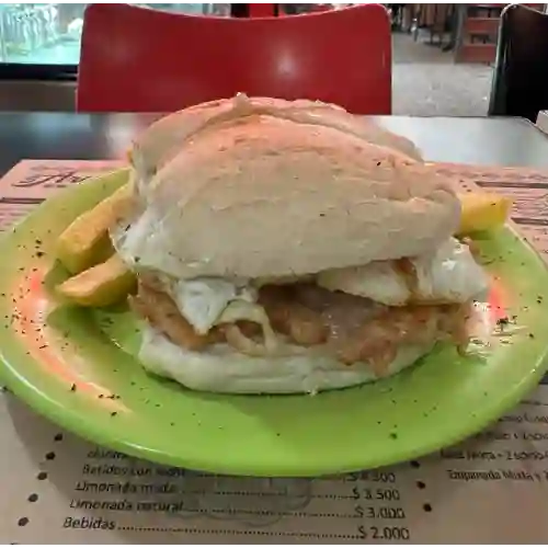 Sándwich de Ave a Lo Pobre