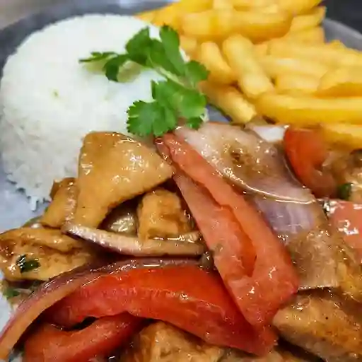 Pescado Saltado