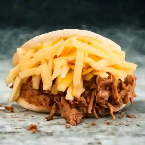 Arepa Pelua (Carne Mechada&queso)
